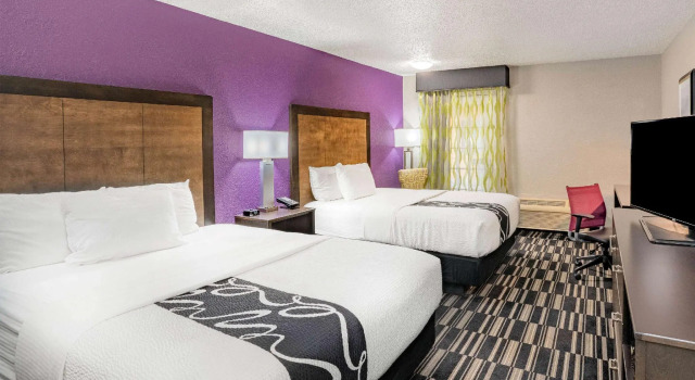 Четырёхместный номер Standard с видом на бассейн La Quinta Inn by Wyndham El Dorado