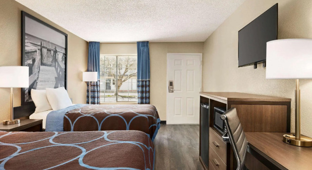 Четырёхместный номер Standard Super 8 by Wyndham Gulfport Airport NW Near Biloxi