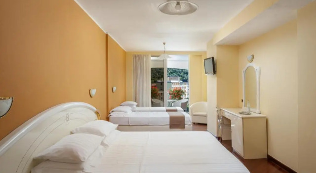Четырёхместный номер Standard с балконом Hotel Savoy Palace - Tonelli Hotels