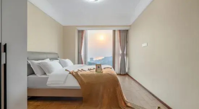 Семейный люкс Deluxe с балконом и с видом на озеро Mercure Yunhu Hotel