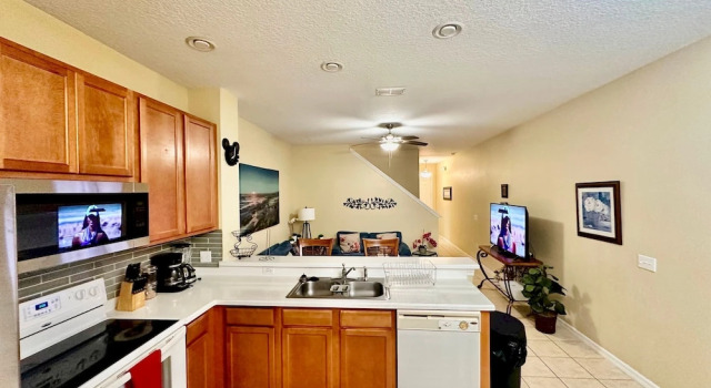 Апартаменты Luxury Compass 3BR Townhouse Near Disney Parks 2