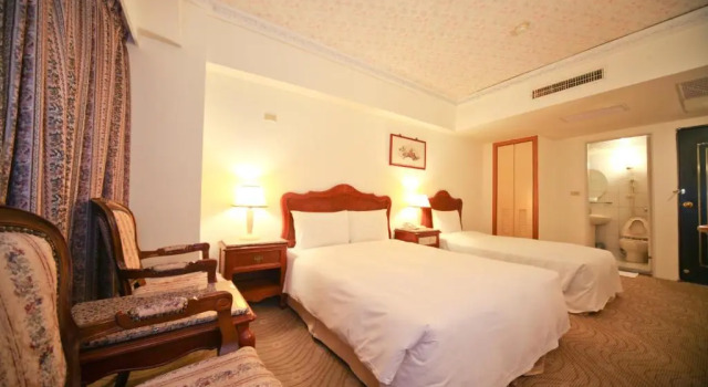Трёхместный номер Standard Hua Tong Hotel