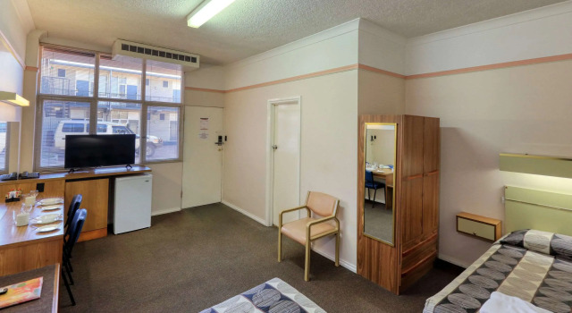 Трёхместный номер Standard Comfort Inn Crystal Broken Hill