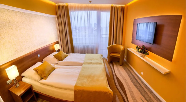 Номер Comfort c 1 комнатой с балконом Avanti Hotel