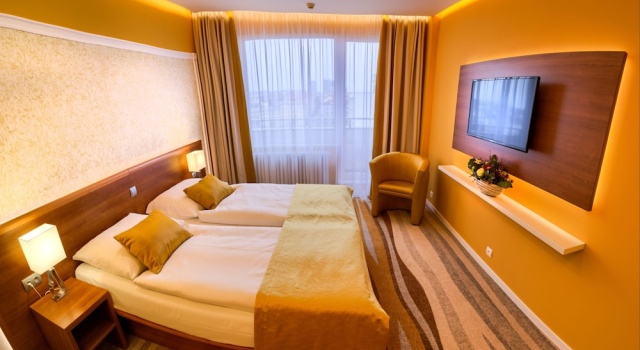 Номер Comfort c 1 комнатой с балконом Avanti Hotel