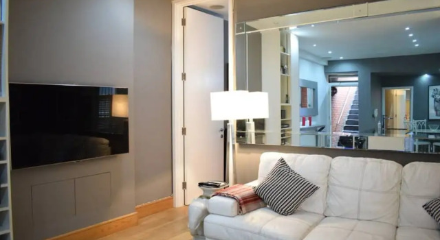 Beautiful Kensington 2 Bedroom Luxury Apartment