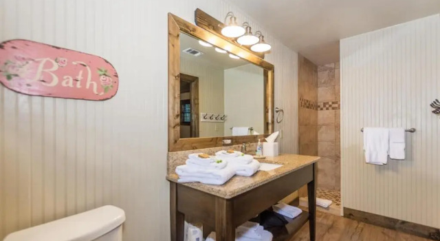 Коттедж Vineyard Trail Cottages - Adults Only