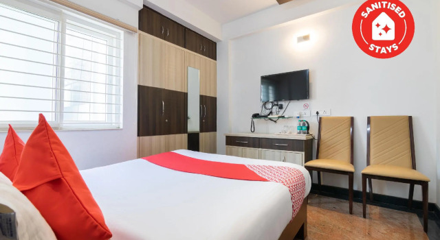 OYO 4428 Crystal Suites