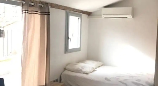 Studio in Aix-En-Provence, with Wonderful City View, Furnished Terrace And Wifi, Забронировать Апартаменты/квартира Отели Экс-ан-Прованса с парковкой, рядом с Статуя Поля Сезанна, Парковка