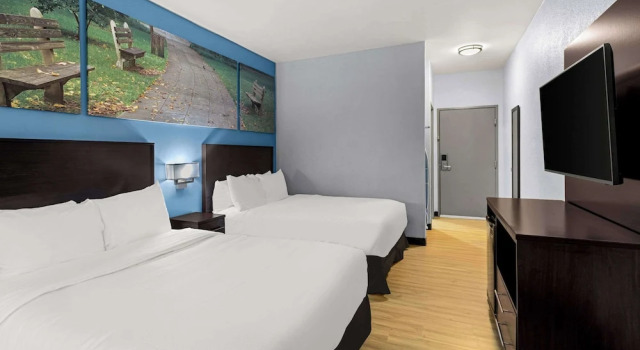Четырёхместный люкс Clarion Pointe Hinesville near Fort Stewart