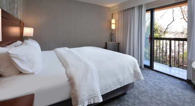 Люкс Courtyard by Marriott Beckley