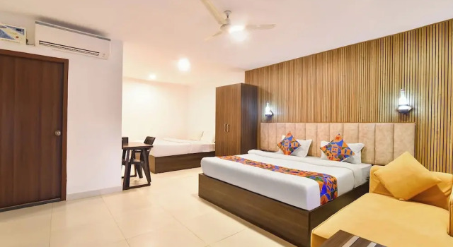 Номер Deluxe FabHotel Morjim Bliss