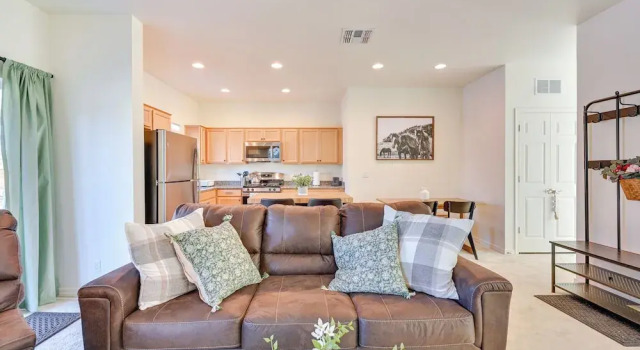 2 Mi to Dtwn Flagstaff: Home w/ Balcony!