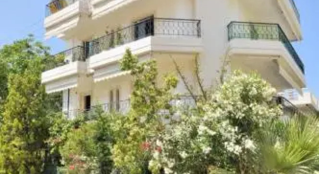 Kosta's Family House, Забронировать Отель Глифада Афины