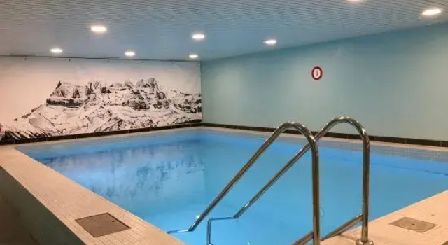 Cozy apartment with pool & balcony–near ski slope, Morgins, Portes du Soleil, Prenota Appartamento Hotel a Canton Vallese con parcheggio, Parcheggio