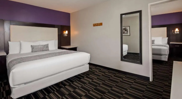 Четырёхместный семейный люкс SureStay Hotel by Best Western Beverly Hills West LA
