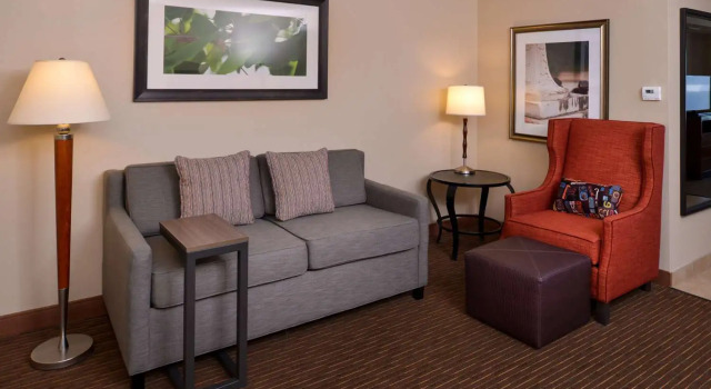 Четырёхместный полулюкс Hilton Garden Inn White Marsh