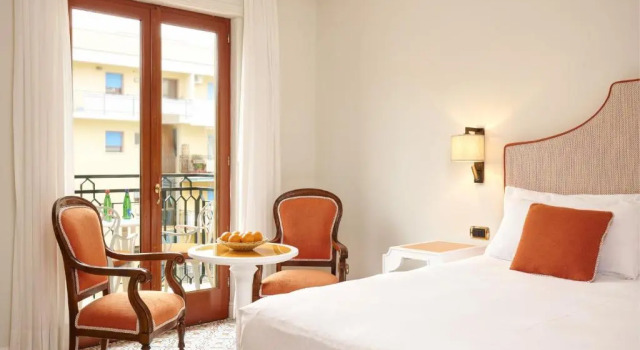 Двухместный номер Standard с балконом Grand Hotel de la Ville