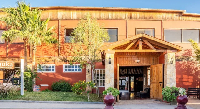 Capital O Hotel Villa Azura, Rezervați Hotel Tecate Baja California