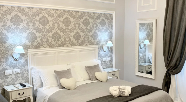 Charme & Chic Luxury