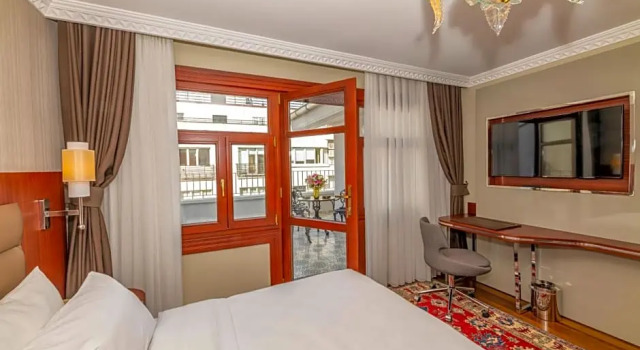 Номер Deluxe с балконом Blue Gilroy Hotel