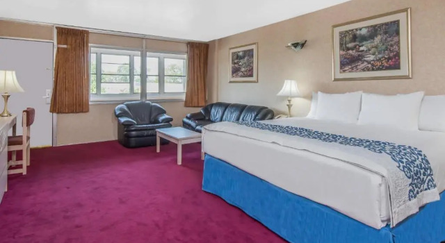 Номер Deluxe Days Inn Hicksville - Long Island