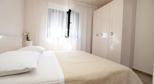 Apartments Villa Aquamarie, Забронировать Апартаменты/квартира Отели Трогир с бассейном, рядом с Church of St. Barbara, Бассейн