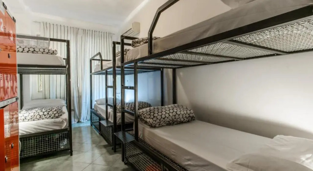 Кровать в общем номере Hostel of the Sun