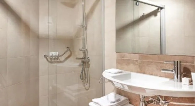 Двухместный полулюкс AC Hotel Carlton Madrid by Marriott