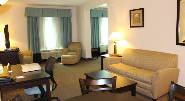 Люкс Holiday Inn Express & Suites Mobile West I-10 by IHG