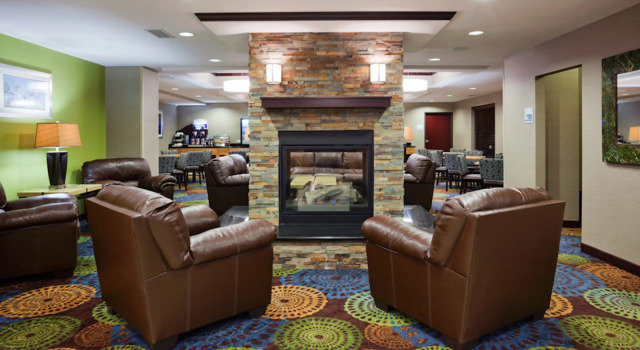 Holiday Inn Express & Suites Rochester – Mayo Clinic Area by IHG, Varaa Hotelli Hotellit Rochester aamiaisella, Aamiainen