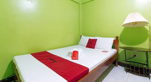 RedDoorz Plus near Municipality of Luisiana Laguna