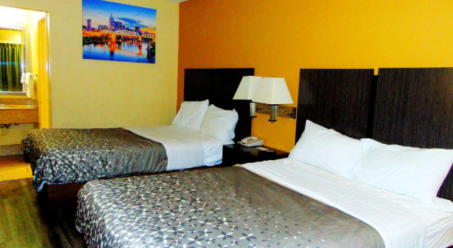 Четырёхместный номер Standard Knights Inn Antioch