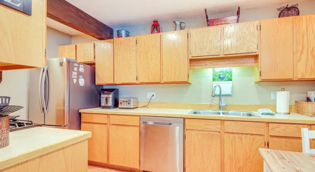 Walk to Giant Steps & Hot Tub: Brian Head Condo!, Rezerwuj Apartament Hotele w Iron County z parkingiem, Parking