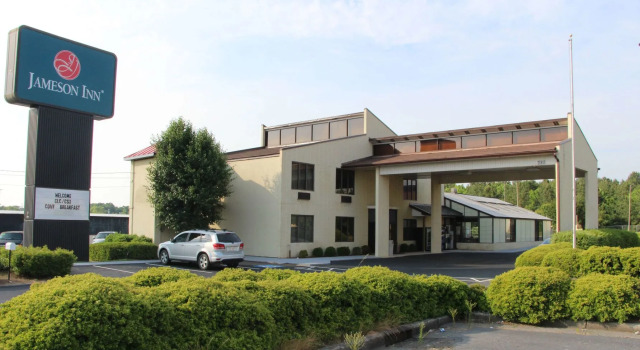 Red Roof Inn & Suites Monroe, NC, จอง โรงแรม มอนโร นอร์ทแคโรไลนา