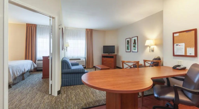 Люкс Candlewood Suites Lake Jackson by IHG