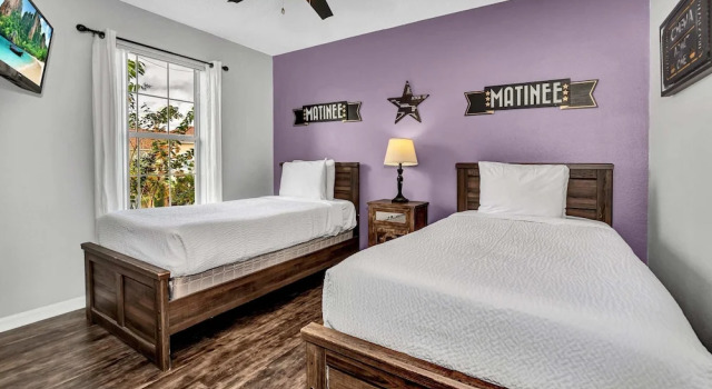 Fresh Decor With Hardwood Floors Huge Private Pool Area CDC Standards 4tv121