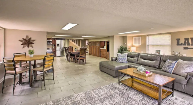Lakefront Gem w/ Docks in Hot Springs!
