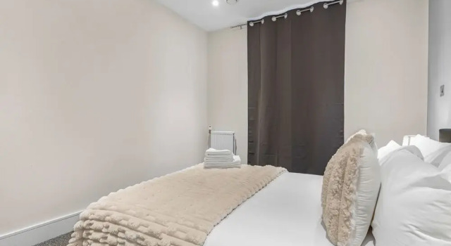 Апартаменты Classic Two Bedroom Apartment in Limehouse