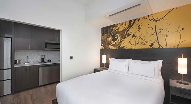 Двухместный люкс с балконом Holman Riverfront Park Hotel Salem, Tapestry By Hilton