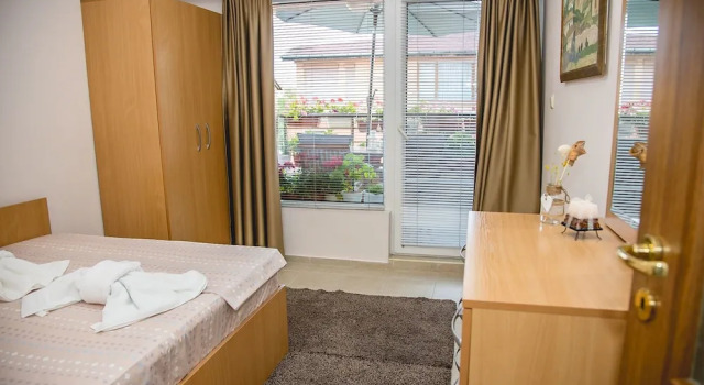 FM Deluxe 2-BDR Apartment with Parking