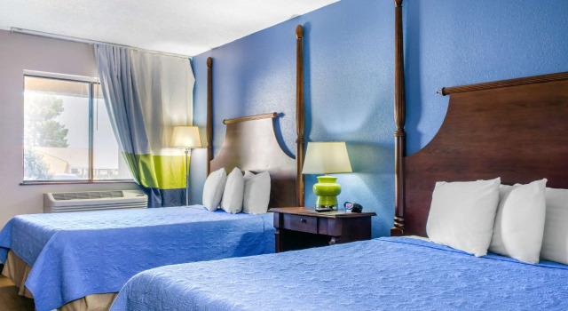 Четырёхместный номер Standard Rodeway Inn near Ft Huachuca
