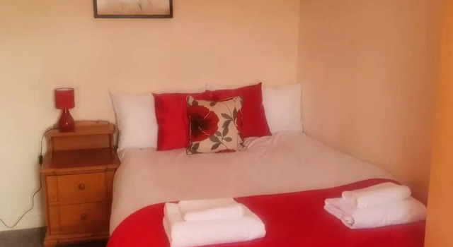 Lovely 4-bed Apartment in Harrow, Varaa Huoneisto Asunnot kohteessa Merseyside, Huoneisto
