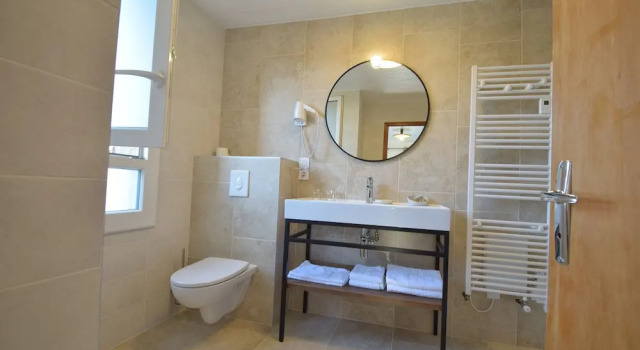 Трёхместный номер Comfort Hotel Les Chenets