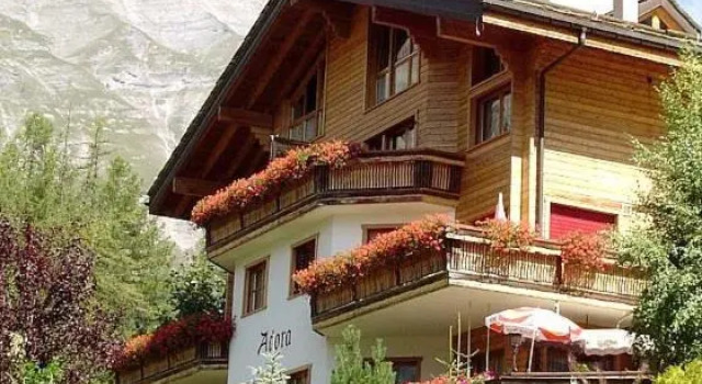 Haus Adora, Забронировать Апартаменты/квартира Отели Лейкербад с парковкой, рядом с Горнолыжный подъемник Геммибан, Парковка