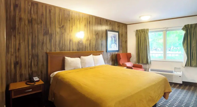 Двухместный номер с видом на реку Tennessee Mountain Lodge Riverside by OYO