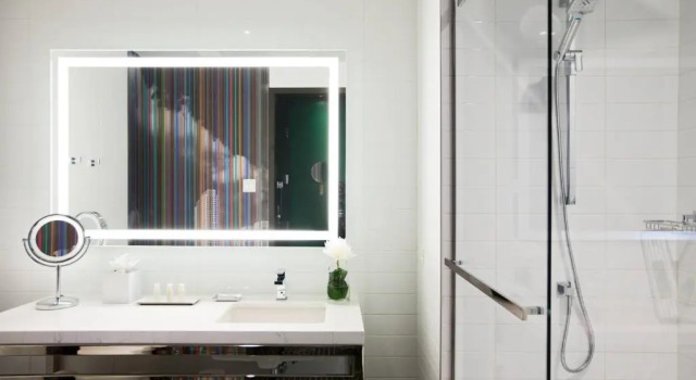 Четырёхместный номер Standard Renaissance Montreal Downtown Hotel