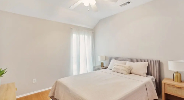 Family Fun Retreat: Pool & Entertainment Haven! 4 Bedroom Home by RedAwning