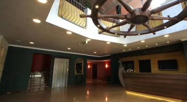 Old Lake Golf Hotel, Boek Hotel Tata 