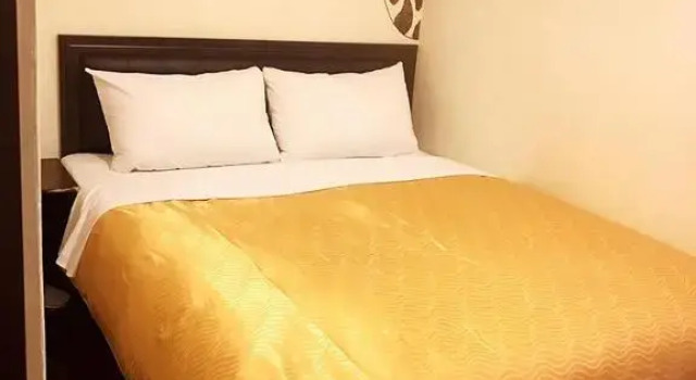 Номер Economy Holiday Business Hotel